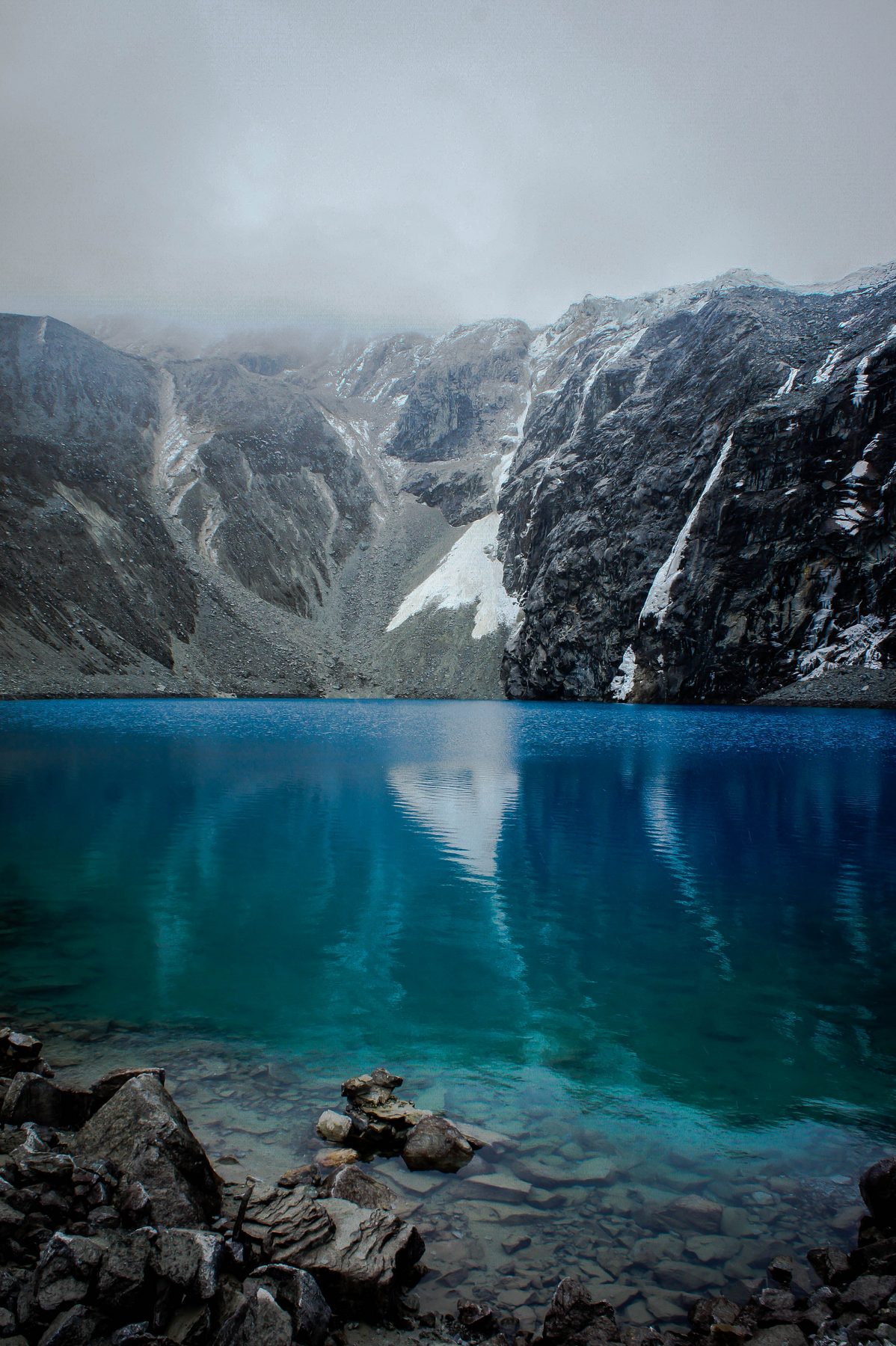 Turquoise water and snowy peaks at Laguna 69