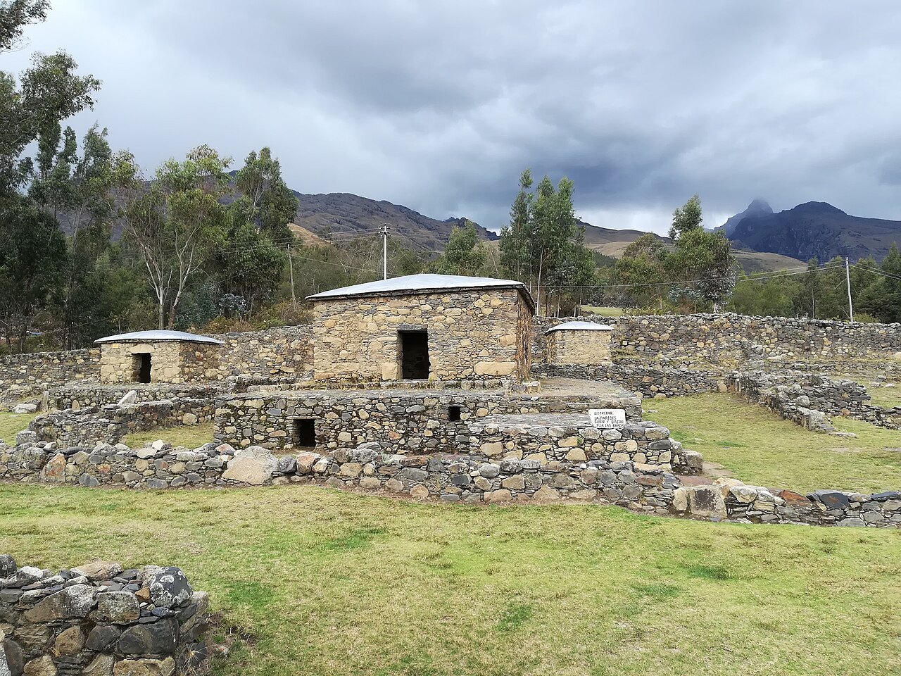 Stone enclosures at Willkawain in the high-Andean landscape